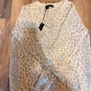 360 Cashmere Leopard Print V-Neck Sweater - Cream & Taupe